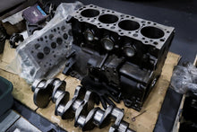 Load image into Gallery viewer, Delica L300 Engine cylinder head