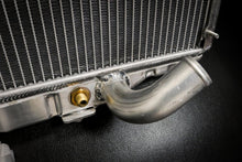 Load image into Gallery viewer, Aluminum enlarged radiator for Delica L300