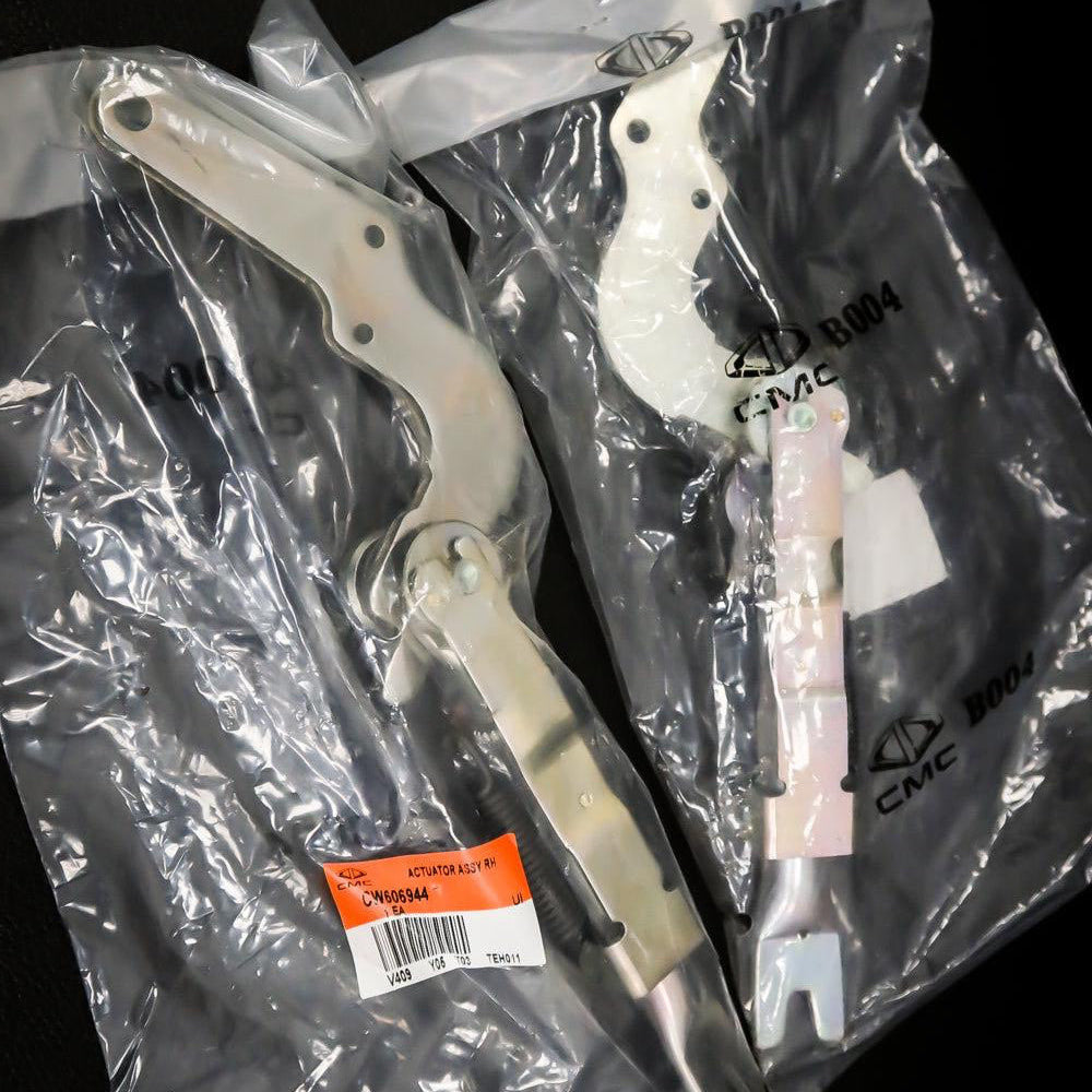 Delica L300 Rear handbrake levers (longer)
