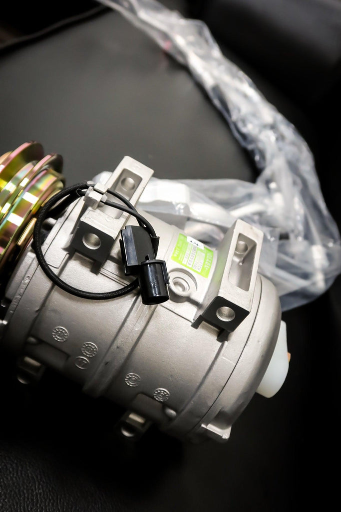 Delica L300 Kiki air conditioner compressor
