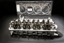 Load image into Gallery viewer, Delica L300 Engine cylinder head