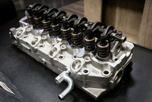 Load image into Gallery viewer, Delica L300 Engine cylinder head